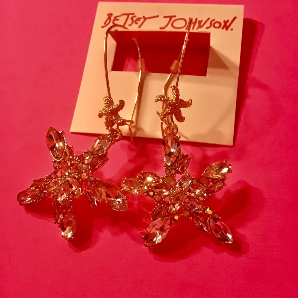 ⭐️SOLD NWT BETSEY JOHNSON STARFISH EARRINGS - Picture 2 of 11